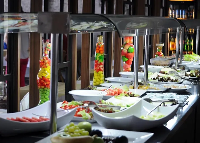 Candan Citybeach 酒店 马尔马里斯