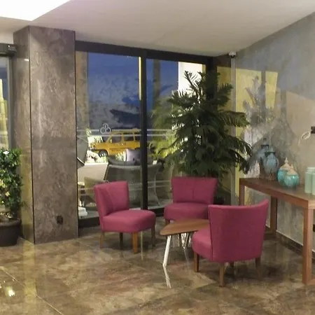 מלון Candan Citybeach 3*